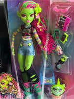 Monster High 2023 Venus McFlytrap Fashion Doll with Pet Plant Monster Chewlian & Accessories, Collectible