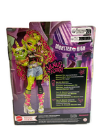 Monster High 2023 Venus McFlytrap Fashion Doll with Pet Plant Monster Chewlian & Accessories, Collectible