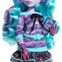 Monster High Creepover Party Doll, Twyla with Pet Bunny Dustin, Sleepover Clothes & Accessories with Hoodie, Book & Backpack, 2022 Mattel